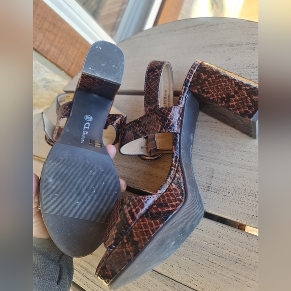 CL by Laundry NWOT SnakeSkin Print Platform Retro Sling Back Buckle 8M - Picture 3 of 6